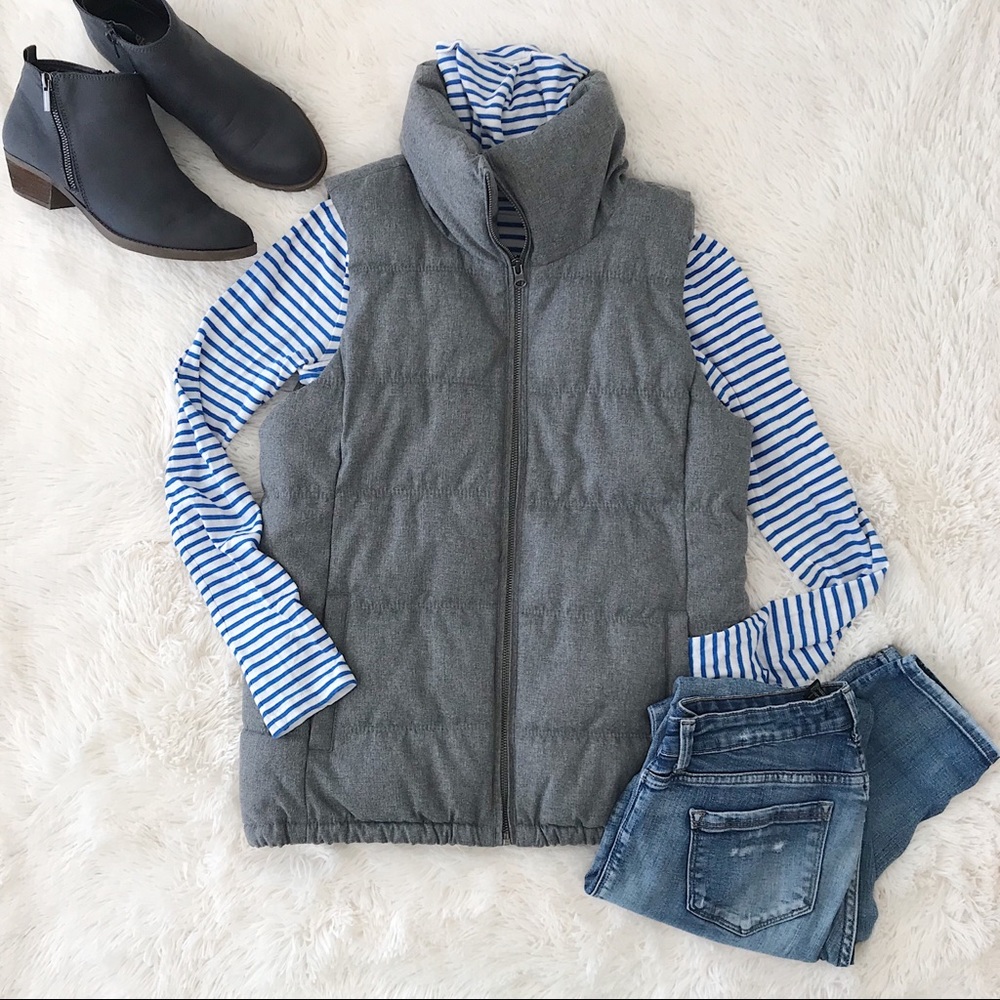 Old Navy gray puffer vest cozy, puffy zip front hip pockets Sz S